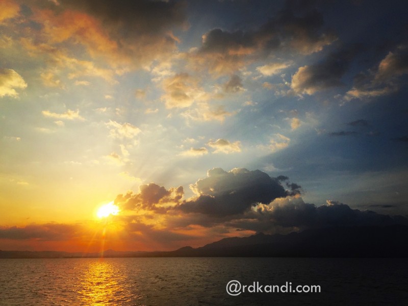 Senja di Pantai Lawata, Kota Bima, NTB.